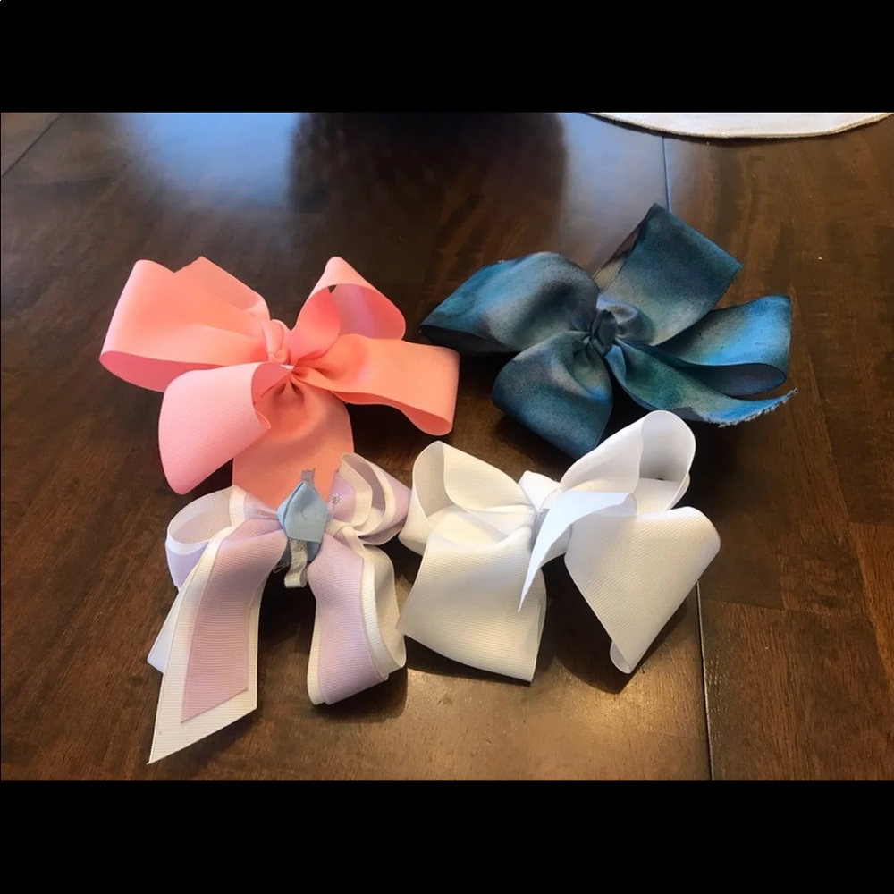 Lot of girls hair bows
